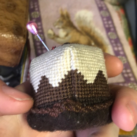 Needlepoint Cupcake Pin Cushion Vintage - Picture 5 of 5